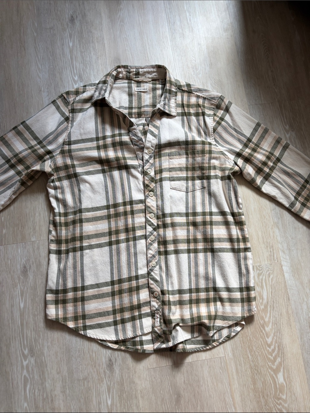 Women’s Weatherproof Vintage Flannel Plaid Button-Up Shirt in Cream & Olive